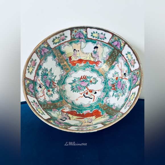 Rose Medaillon Other - Vintage Chinese Hand Painted Gilded Rose Medallion Porcelain Bowl
